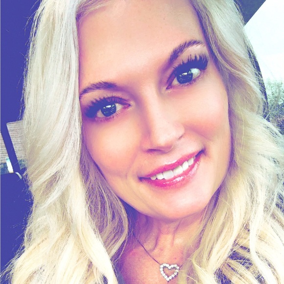 Meet your Posher, Angela - Picture 1 of 2